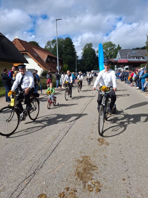 Umzugsgruppe 68 in Bewegung